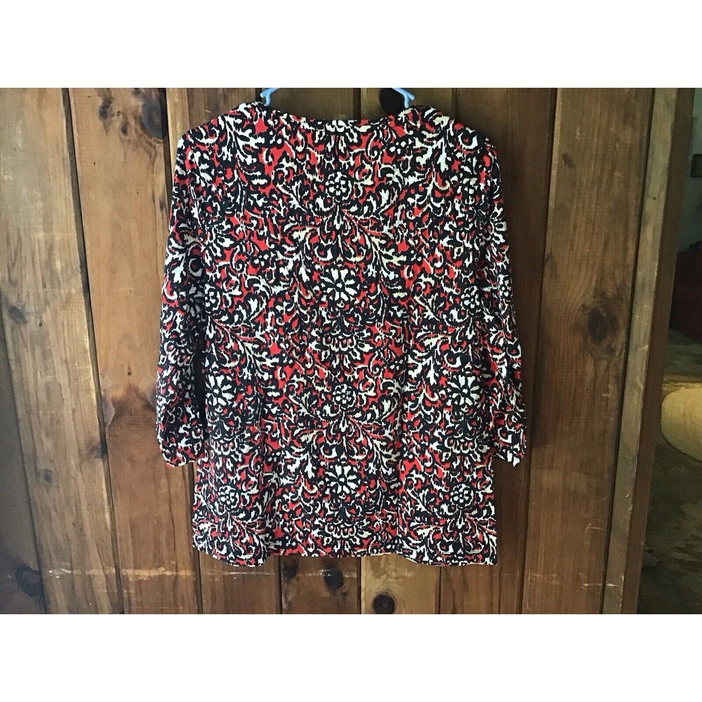 Madison Red Floral Top Size M Casual 3/4 Sleeve Round Neck - Picture 4 of 5